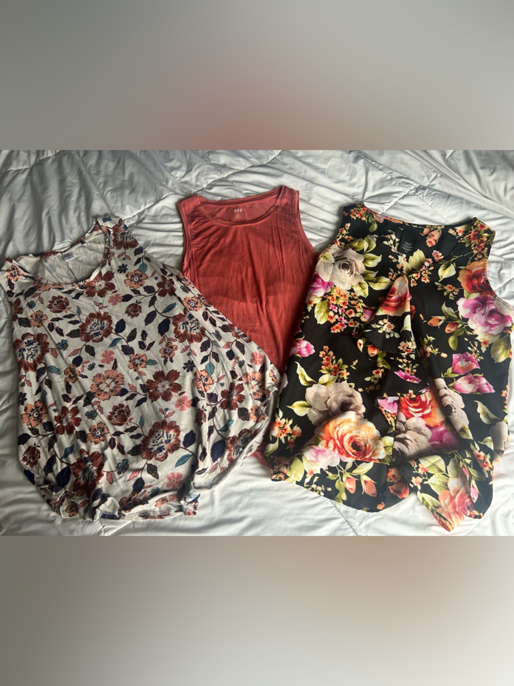 Women’s Tank Top bundle (S-M)